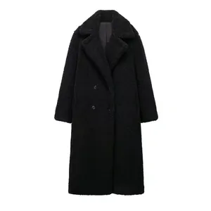 Manteau teddy noir oversize en fausse fourrure avec large revers et boutons.