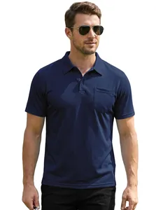 Detailansicht eines marineblauen atmungsaktiven Mesh-Poloshirts mit funktionaler Brusttasche