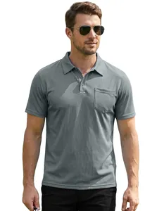 Hochwertige Detailaufnahme eines grauen atmungsaktiven Mesh-Poloshirts für Herren mit Tasche
