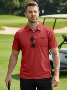 Detaillierte Ansicht des roten atmungsaktiven Mesh-Poloshirts mit praktischer Brusttasche