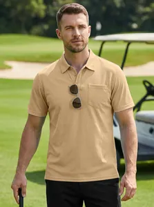 Nahaufnahme eines khakifarbenen Polo-Shirts mit Brusttasche und elegantem Knopfkragen