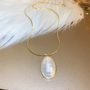 Élégant collier plaqué or 18 carats avec pendentif ovale en nacre pour femme