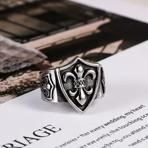 Bague Bouclier Fleur-De-Lis en Acier Inoxydable Vintage pour Hommes Bague Chevalière Croix Chevalier Gothique Bijoux Punk Biker Argent Antique