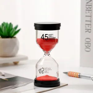 Detaillierte Ansicht einer 45-Minuten-Sanduhr mit rotem Sand und schwarzen Kappen