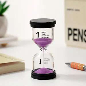 Detailansicht einer 1-Minuten-Sanduhr mit lila Sand und schwarzen Kappen für den Tisch.