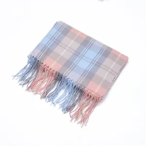 Châle doux en imitation cachemire à carreaux avec franges en bleu et rose pastel