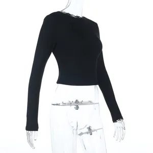 Crop top nero sexy a maniche lunghe con bordo in pizzo e vestibilità molto aderente