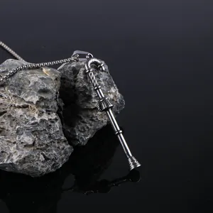 Collier Pendentif Canne de Noël en Acier Inoxydable Vintage pour Hommes Style Sceptre Rétro Bijoux en Argent Cadeau