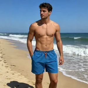 Short de plage bleu à séchage rapide pour hommes avec cordon de serrage orange sur la plage