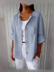 Chemise décontractée en coton et lin pour femmes à manches courtes bleu clair.