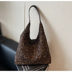 Elegante borsa tote leopardata in finta pelle scamosciata ad alta capacità per il pendolarismo