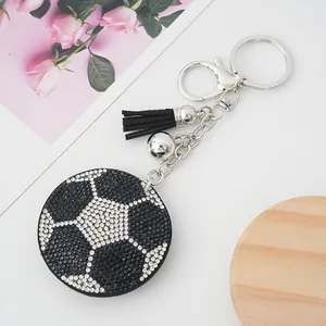 Elegante portachiavi a pallone da calcio con strass, nappa nera e anello argento