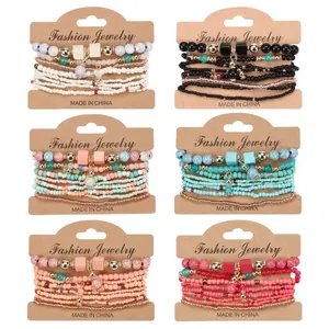 Set di sei braccialetti elastici stile bohémien con perline in vari colori