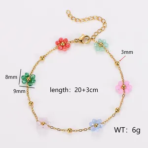 Détail du bracelet bohème fait main avec fleurs en perles multicolores et dimensions
