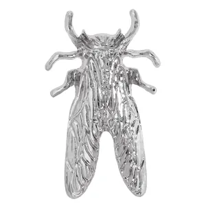 Spilla a forma di cicala argento con finitura metallica dettagliata per uomo