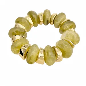 Elastische armband van acryl kralen met olijfgroene geometrische harskralen voor dames