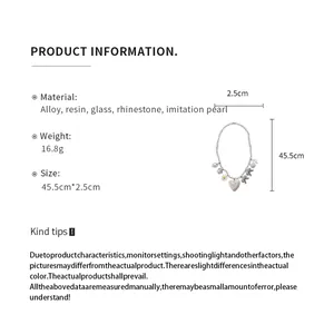 Détail du collier de perles cœur marguerite avec spécifications de matériaux et dimensions