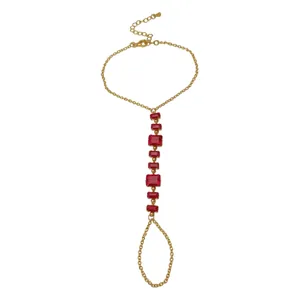 Bracelet bague élégant en ton or orné de pierres de zircon rectangulaires rouges