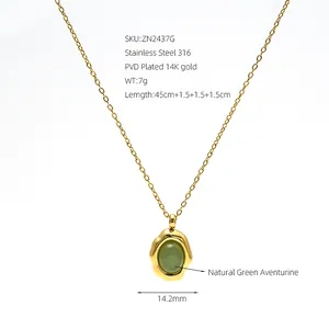 Detail van 14k vergulde roestvrijstalen ketting met een natuurlijke groene aventurijn