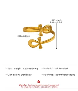 Vue détaillée du bracelet en acier inoxydable doré avec symbole Ankh et dimensions