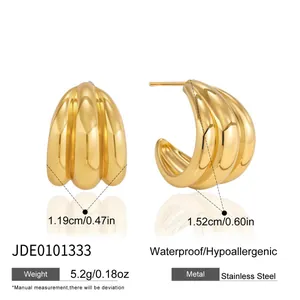 Detail view of gold C-shaped stainless steel earrings with size and weight info.