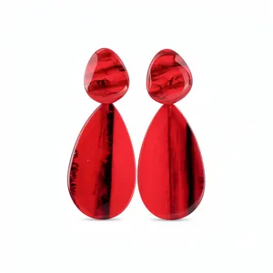 Elegante rote Harz-Tropfenohrringe mit schwarzem Marmormuster und echter Silbernadel