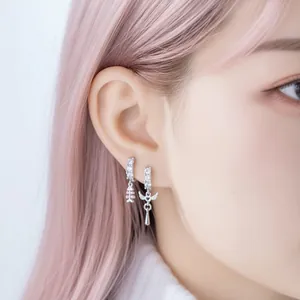 Boucles d'oreilles Y2K en argent avec pendentifs arête de poisson et ailes d'ange.