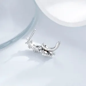 Boucle d'oreille ailes d'ange et arête de poisson en argent avec pendentif nœud
