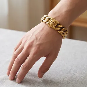 Massives 20mm Gold-Schädel-Cuban-Gliederkette-Armband am Handgelenk für Rock-Stil