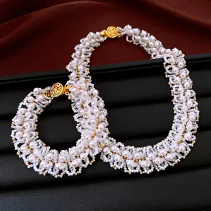 Collana E Bracciale Intrecciati in Perla Artificiale Stile Palazzo Vintage Rame Placcato Oro Chiusura Floreale Intagliata Gioielli di Nicchia per Donna