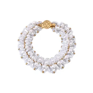 Girocollo in perle bianche stile vintage con chiusura floreale dorata raffinata