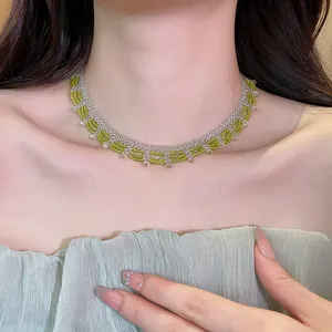 Exquisite sweet dopamine green and clear crystal beaded flower choker clavicle necklace
