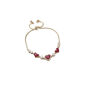 Eleganter 14K vergoldeter verstellbarer Slider-Armband mit roten Herzen und Zirkonia-Steinen