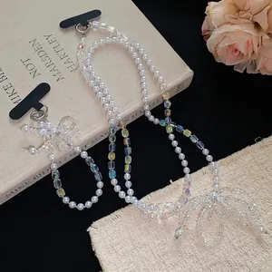 Élégante bandoulière de téléphone en perles et cristal avec un charmant nœud perlé