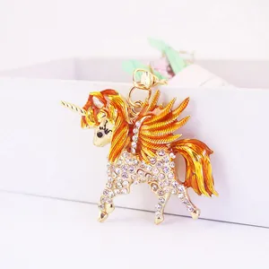 Porte-clés pégase mignon avec émail orange et cristaux brillants sur métal doré.