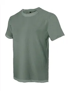 Nahaufnahme der atmungsaktiven Mesh-Textur dieses kurzärmeligen Ice-Silk-T-Shirts für Herren.