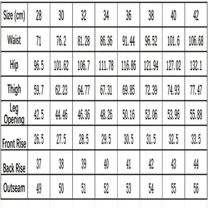 Detailed size chart for men's denim shorts including waist and hip measurements in cm.