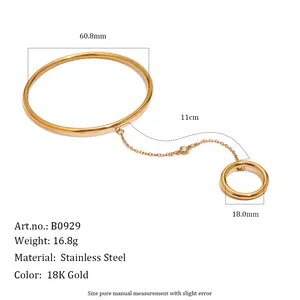 Bracelet en acier inoxydable plaqué or 18 carats avec une bague reliée pour femme