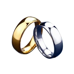 Par de elegantes anillos de acero inoxidable pulido de 6 mm en acabados oro y plata