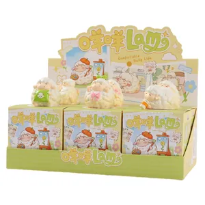 Vue de l'ensemble de boîtes aveugles mouton Mie Mie Lam avec figurines et emballage