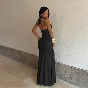 Élégante robe longue dos nu noire pour soirée ou vacances, style chic et sexy