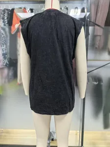 Vue arrière du débardeur lourd en coton lavé vintage gris anthracite sur mannequin