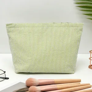 Grün gestreifte Seersucker-Kosmetiktasche mit großem Fassungsvermögen für Reisen