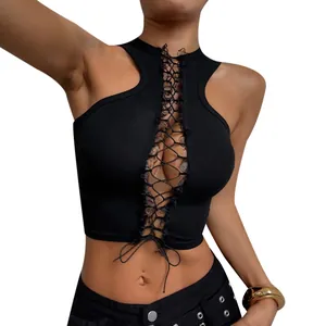 Sexy zwarte mouwloze crop top met veters aan de voorkant en trendy uitgesneden ontwerp