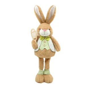 Lapin de Pâques en peluche avec gilet vert et raquette de tennis décorative