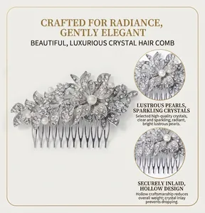 Dettagli ravvicinati del pettine da sposa con decorazioni floreali in strass e perle