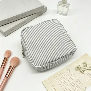 Neceser de seersucker a rayas con cremallera para almacenamiento de maquillaje