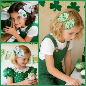 Bambina che indossa un fiocco per capelli con trifoglio verde per il giorno di San Patrizio