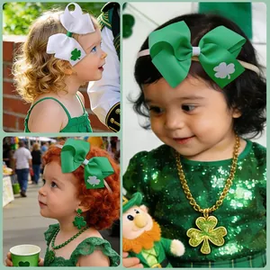 Bambini che indossano fiocchi per capelli a trifoglio per San Patrizio in scene reali.