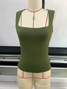 Stilvolles Damen Slim Fit Top mit quadratischem Ausschnitt in Olivgrün für Freizeitmode